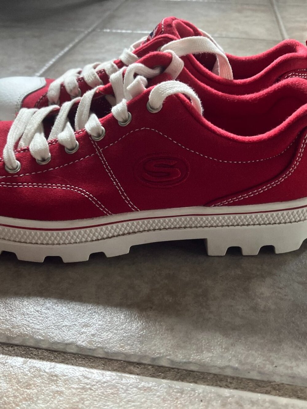 LIKE NEW Roadies True Roots Platform / Red Skechers Sneakers. Women Size 8 - Picture 2 of 5